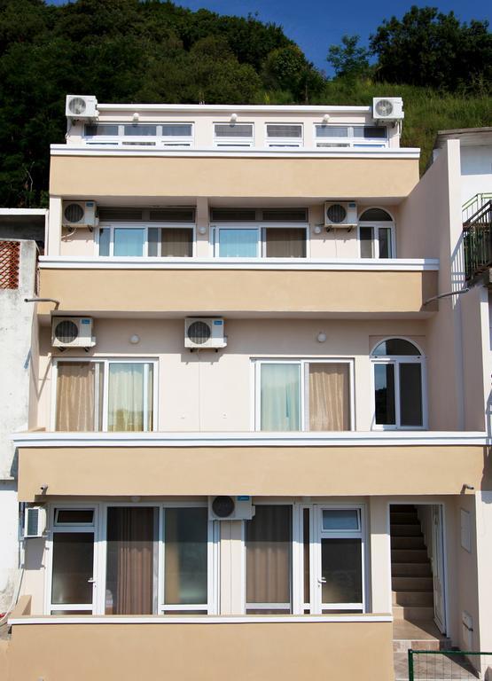 Sand And Sea Apartments Ulcinj Extérieur photo